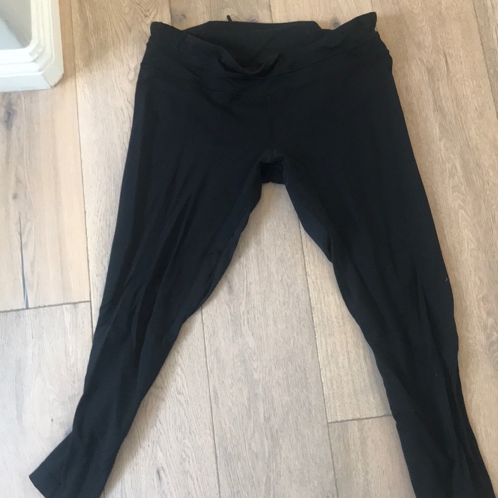 Lululemon black 3/4 run right